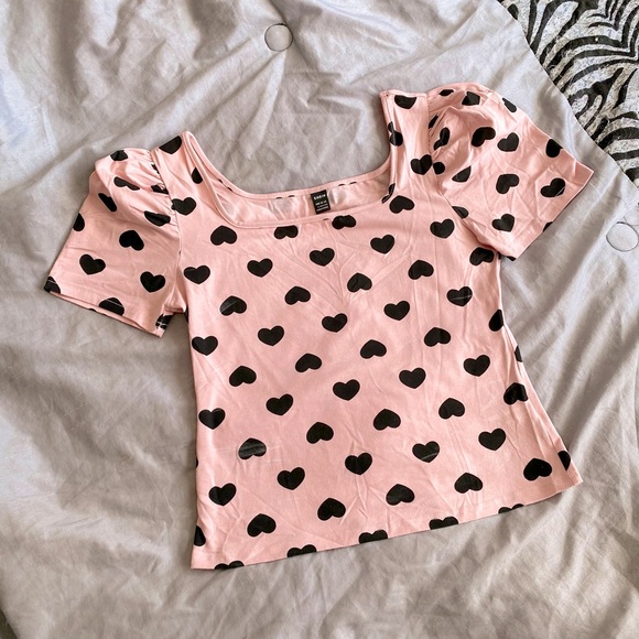 Cute Pink Puff Shoulder Sleeve T-Shirt with Cute Black Hearts - Picture 1 of 2